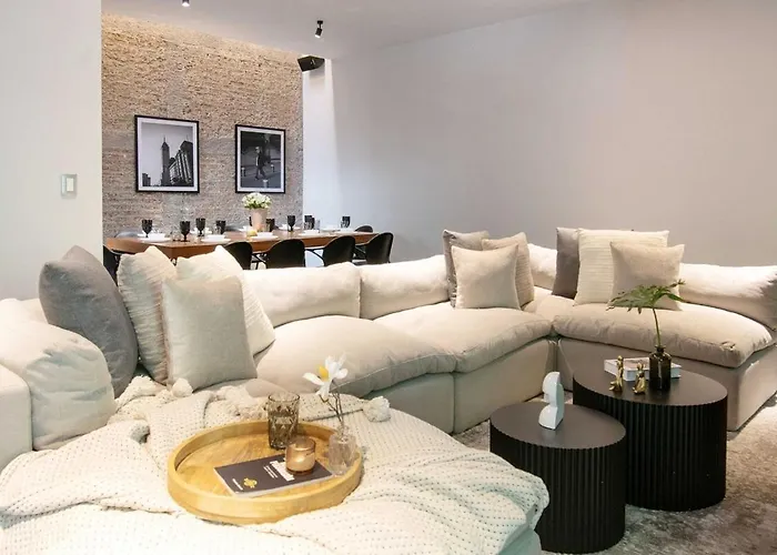 6br House In Amsterdam Street Near Parque